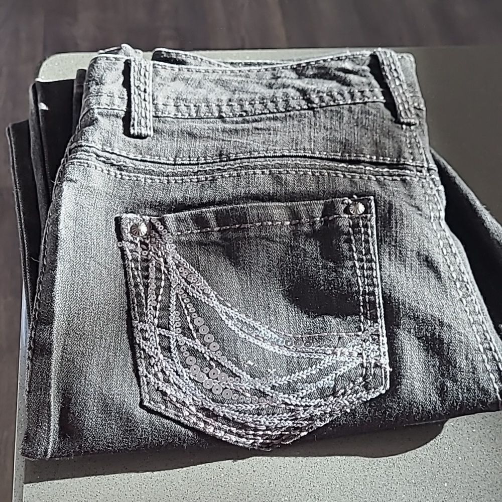 Bandolino sz 8 dark denim with sequined back pockets
